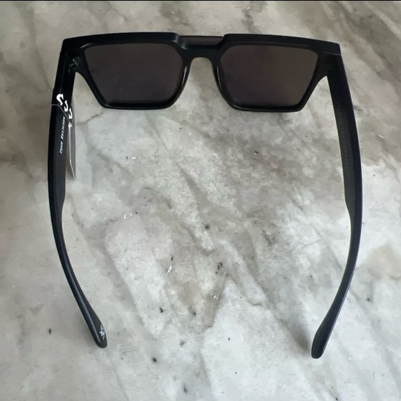 True Religion TRM18001 Black Frame Blue Mirrored Sunglasses NWT - Picture 3 of 4